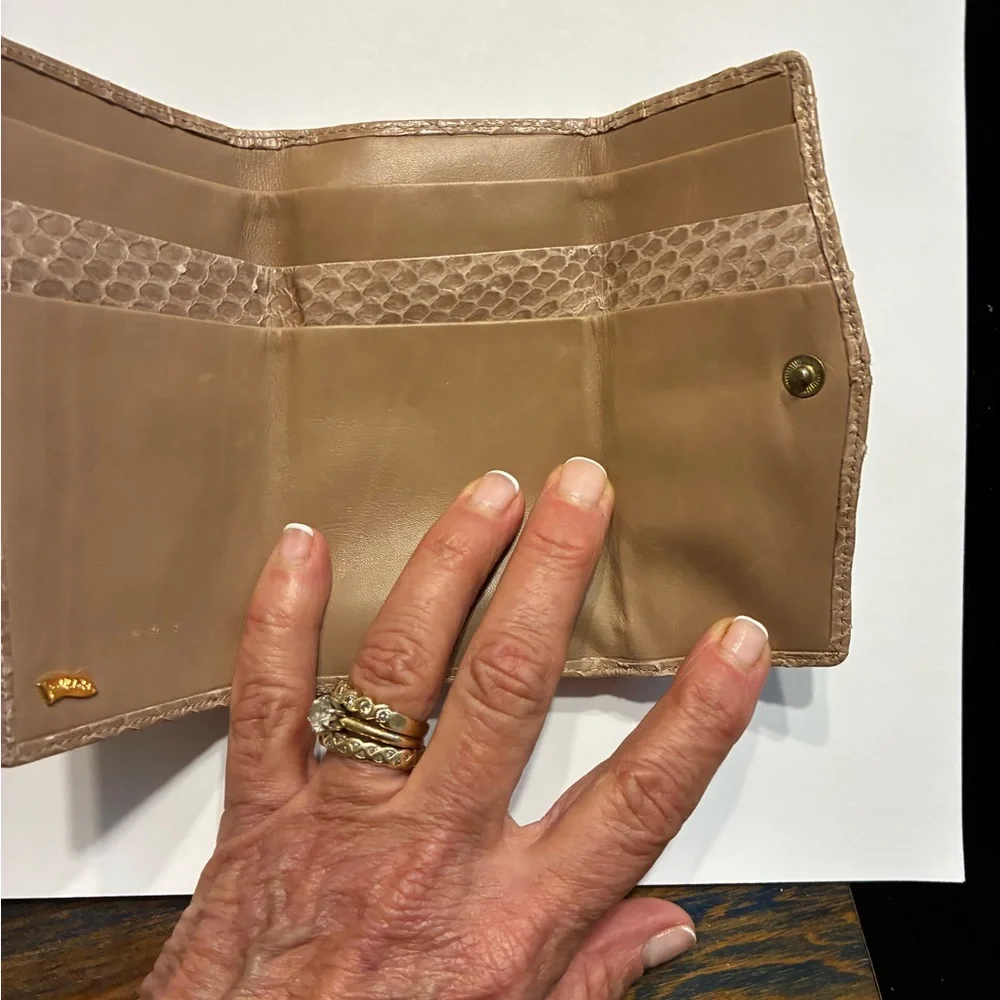Judith Leiber Snakeskin French Wallet |Vintage 1970s Tan & Gold Leather - Picture 8 of 16